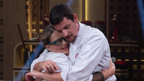 Quem ganhou o 'MasterChef Brasil 2025'? Final EMOCIONANTE consagra nome querido do público após menu com ostras, camarão e mousse