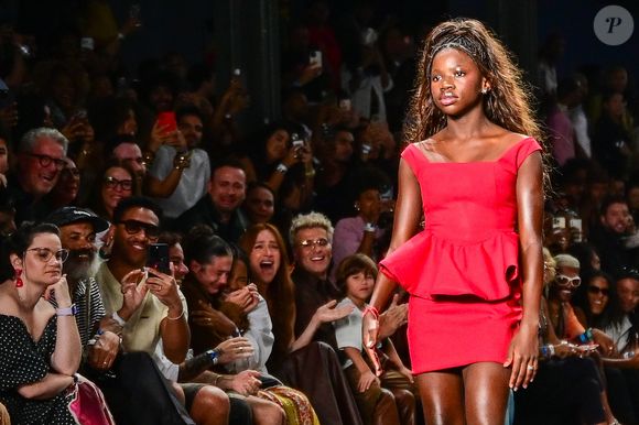 Titi participou do desfile da marca baiana Dendezeiro