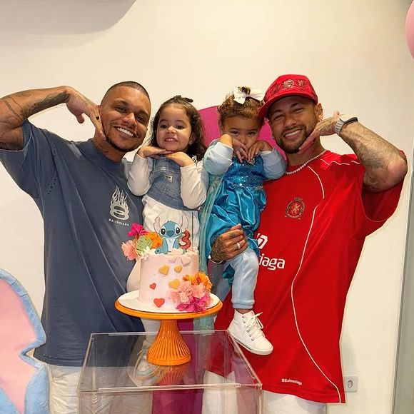 Antonella é filha de Cris Guedes, um dos melhores amigos de Neymar