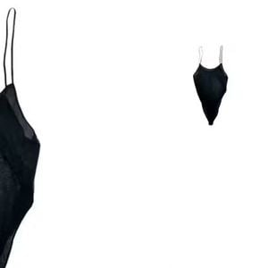 Body de Bianca Censori no site de Kanye West