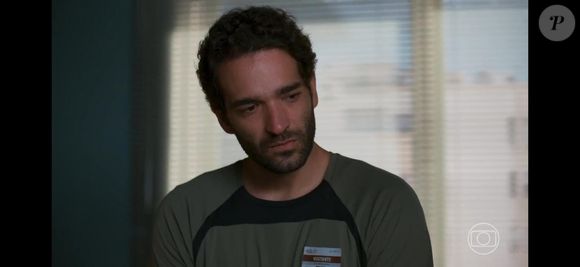 Afonso (Humberto Carrão) se emocionou com Odete (Débora Bloch) no hospital nesta sexta-feira (23)