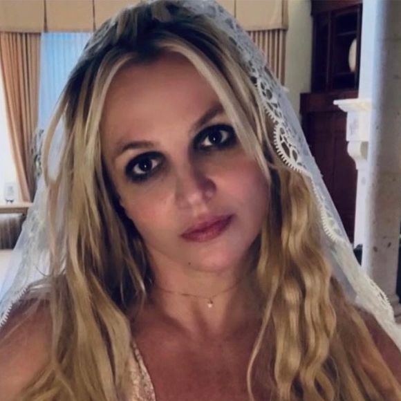 Britney Spears se internou voluntariamente, de acordo com um representante da popstar