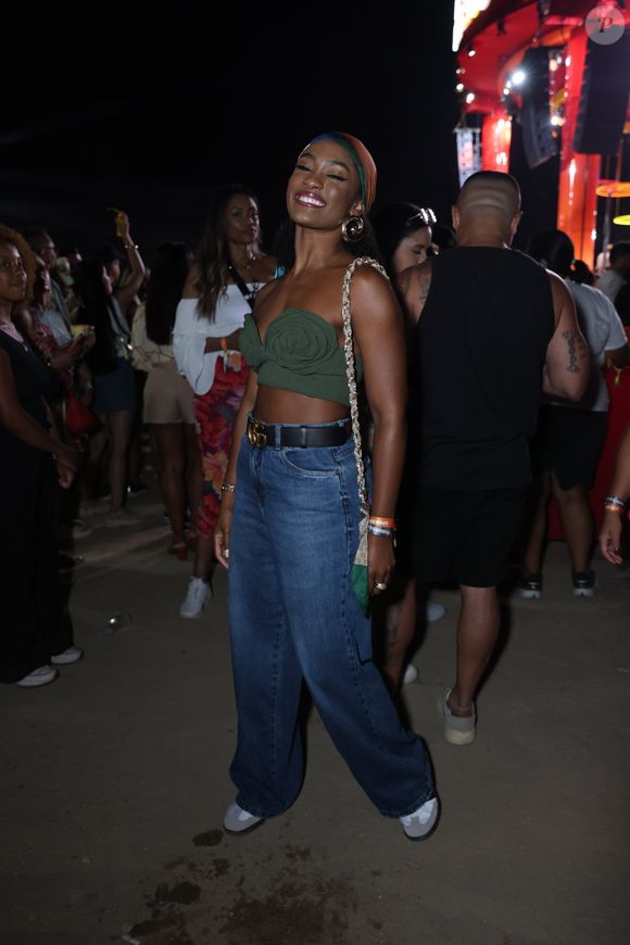 Erika Januza no show de Ivete Sangalo