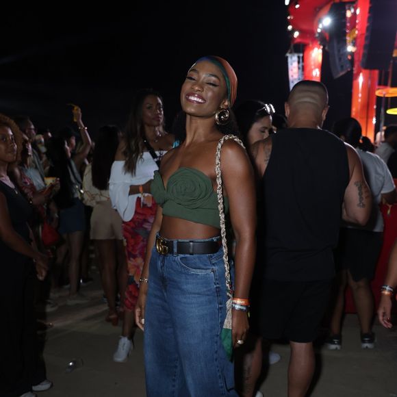 Erika Januza no show de Ivete Sangalo