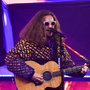 'As Pequenas Grandes Coisas' foi lançado no último dia 25 de abril e conta com 11 músicas