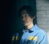 Tudo muda quando ele conhece Seo Do-young, um homem ligado à máfia que lhe apresenta uma proposta capaz de resolver seus problemas financeiros