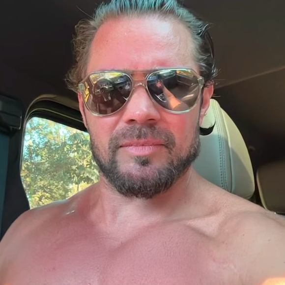 Conforme reportagem do Estadão, mensagens trocadas em julho de 2025 indicariam que Daniel Vorcaro recebeu antecipadamente um vídeo gravado por Gabriela Prioli. Segundo os diálogos divulgados, o banqueiro não teria gostado inicialmente do material e solicitado alterações. Dois dias depois, Ana Matos teria informado que a apresentadora havia incorporado as sugestões recebidas