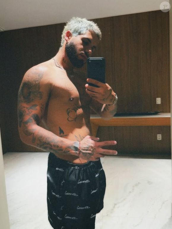 Zé Felipe adora mudar o visual, mas vai ter que ficar sem mexer nos cabelos