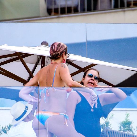 De biquíni fio-dental, Luana Piovani valorizou bumbum