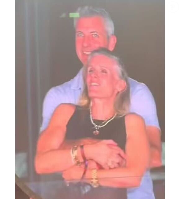 Andy Byron e Kristin Cabot foram flagrados em clima de romance pela ‘câmera do beijo’ em um show de Coldplay