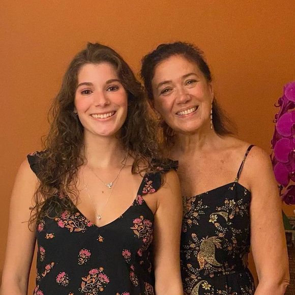 Filha de Lilia Cabral, Giulia fez sua estreia no Enem aos 17 anos, tentando uma vaga no curso de Letras. Mais tarde, seguiria os passos da mãe na atuação.