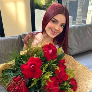 A influenciadora Gkay está sendo cobrada na Justiça por uma dívida com o Banco do Brasil