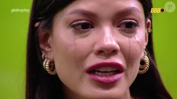 Vitória Strada fica desolada e cai no choro após ser indicada ao 'Na Mira do Líder' no 'BBB 25'