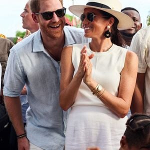 Príncipe Harry e Meghan Markle vivem afastados da Família Real há alguns anos.