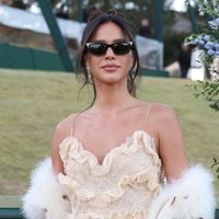 Fashion icon: Bruna Marquezine brilha com vestido elegante de babados em camadas para casamento de Giovanna Lancellotti e Gabriel David. Veja fotos!