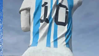 'Dançando na boquinha da garrafa': Messi ganha maior estátua do mundo dedicada a ele, mas web não perdoa pose da obra