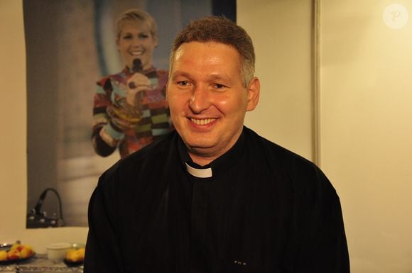 Padre Marcelo Rossi se defendeu após ser acusado de ofensa contra homossexuais no 'Fantástico': 'Nunca diria que a homossexualidade é uma doença. Não sou médico, sou padre'