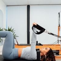 Do tapete ao reformer: todos os tipos de pilates, com e sem aparelhos, e como cada um deles beneficia o seu corpo