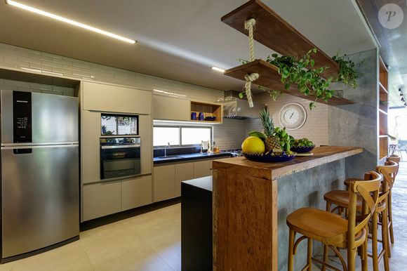 Luxo sem exposição: casa escolhida por Bruna Marquezine e Shawn Mendes oferece adega, cervejeira, equipe completa e isolamento total para garantir discrição no fim de ano