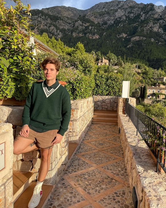 João Lucas também começou a mudar sua forma de se vestir, já que Sasha é estilista