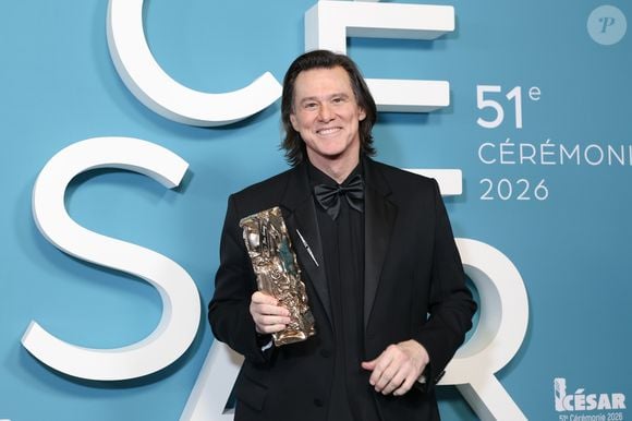 Envolvido em polêmicas, atual aparência de Jim Carrey destaca um antes e depois que tem deixado o público de queixo caído