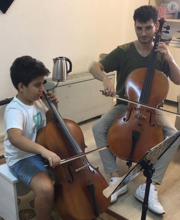 Como está hoje o Doruk de 'Força de Mulher'? Ator e instrumentista, Ali Semi Sefil integrou elenco de nova montagem de clássica ópera no fim de 2024