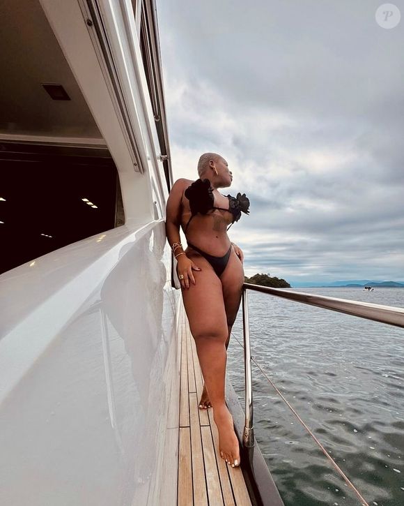Em seu perfil nas redes sociais, Jojo Todynho revelou que irá esperar até o corpo ficar completamente desenhado, já que está com inchaço e alguns edemas espalhados pelo corpo.
