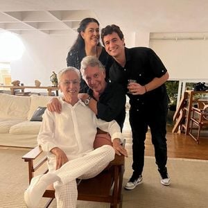 Caetano Veloso recebe amigos e artistas com frequência em sua casa para a realização de eventos