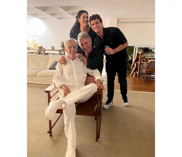 Caetano Veloso recebe amigos e artistas com frequência em sua casa para a realização de eventos