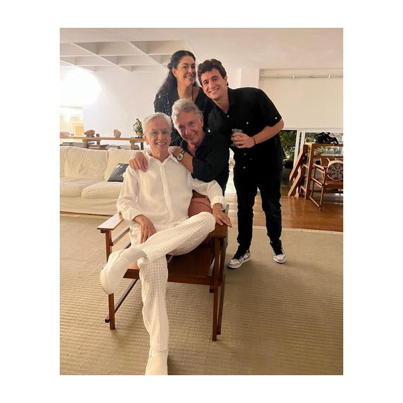 Caetano Veloso recebe amigos e artistas com frequência em sua casa para a realização de eventos