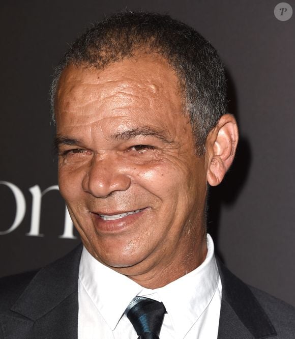 De acordo com o TMZ, Ronald Fenty estava lutando contra uma doença não especificada no Centro Médico Cedars-Sinai