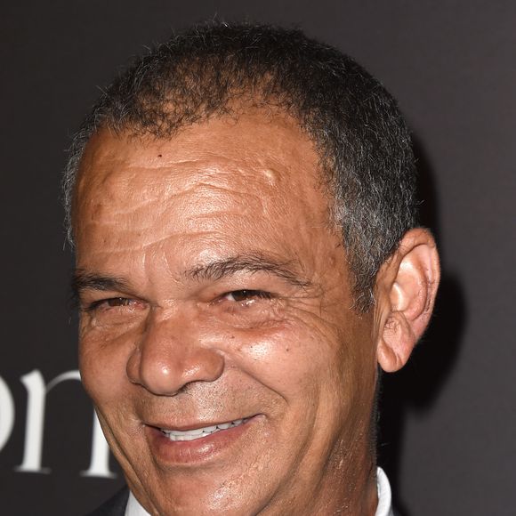 De acordo com o TMZ, Ronald Fenty estava lutando contra uma doença não especificada no Centro Médico Cedars-Sinai