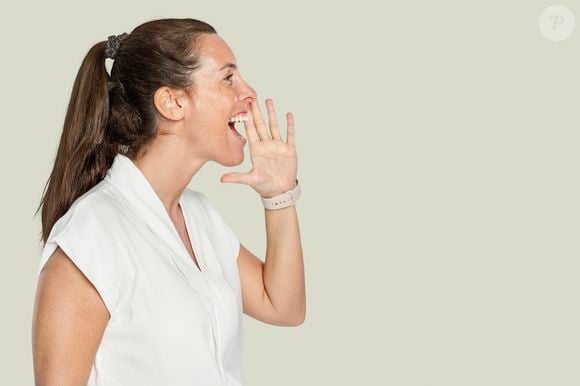 A relação entre voz e emoções é mais complexa do que parece. Pesquisas mostram que o volume e a velocidade da fala podem estar associados a diferentes estados emocionais