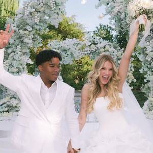 Endrick e Gabriely Miranda se casaram em 2024 e fizeram festa ao ar livre um ano depois (foto)