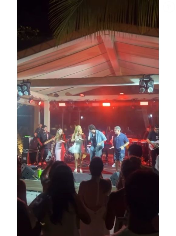 Virgínia e Eva Huck dançaram a música 'Alô Virgínia' em show do cantor Nattan