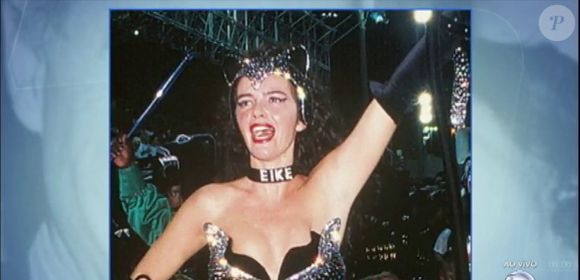 Luma de Oliveira desfilou no Carnaval do Rio com 'coleira' trazendo o nome do então marido, Eike Batista, na Viradouro-1998