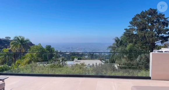 Vista para Los Angeles marca mansão luxuosa que Anitta está hospedada nos EUA