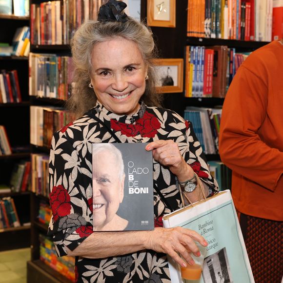 Regina Duarte achou estranha a mudança no gênero de Gildo, o menino em situação de rua que encontra em Raquel uma figura materna