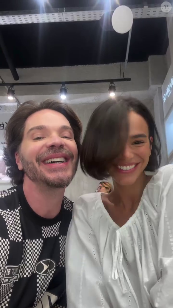 Hairstylist Tiago Parente, que cortou cabelo de Bruna Marquezine, é queridinho de diversas famosas como Nathalia Dill e Carol Castro