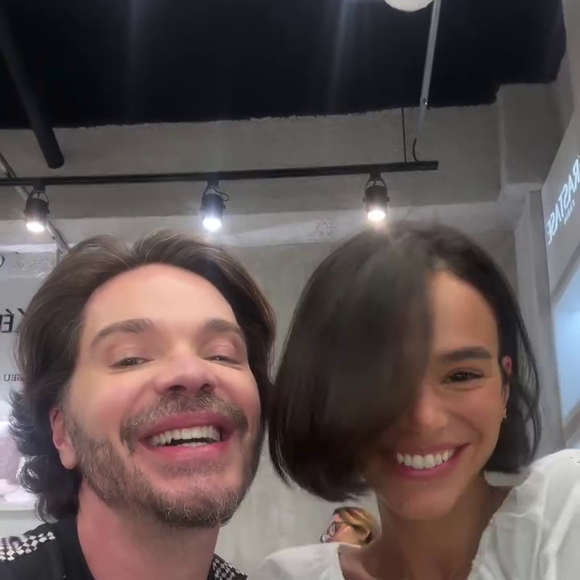 Hairstylist Tiago Parente, que cortou cabelo de Bruna Marquezine, é queridinho de diversas famosas como Nathalia Dill e Carol Castro