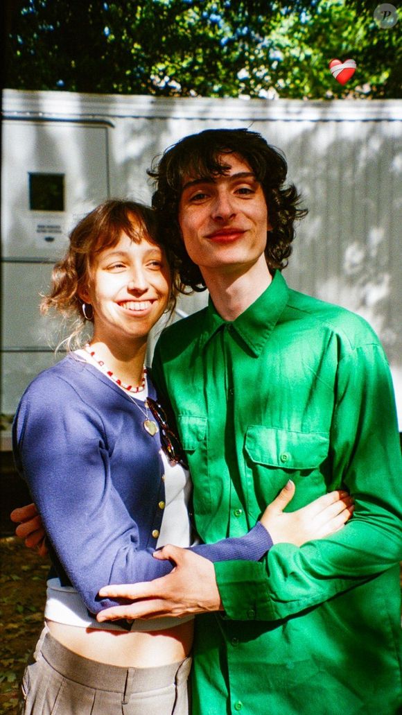 Finn Wolfhard assumiu um relacionamento com Elsie Richter em 2021, mas tudo indica que eles separaram
