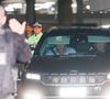 Lady Gaga era esperada por fãs no aeroporto e no hotel Copacabana Palace, mas entrou pela porta de trás, 'driblando' os admiradores
