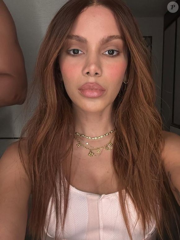 Anitta virou assunto na web após sumir e aparecer completamente transformada