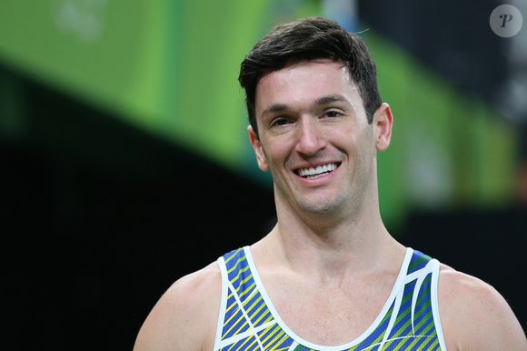 Em 2016, Diego Hypólito conquistou sua primeira medalha olímpica e estava assim