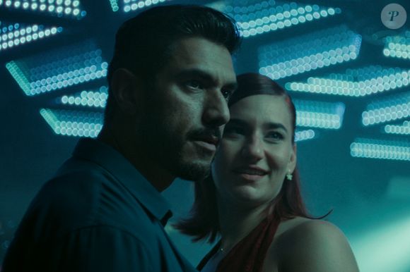 O que ela não esperava era que Ashley era tão vítima quanto cúmplice nesta organização criminosa