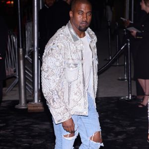 Kanye West manifestou arrependimento por ter tido filhos com a celebridade.