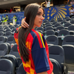 Parecem sapatilhas de balé, mas são os sapatos românticos da Melissa no tom 'bandeira da Espanha' que estou viciada em combinar com jorts neste inverno