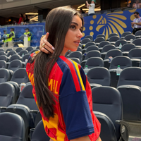 Parecem sapatilhas de balé, mas são os sapatos românticos da Melissa no tom 'bandeira da Espanha' que estou viciada em combinar com jorts neste inverno