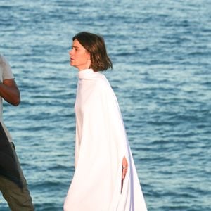 Carolina Dieckmann foi clicada filmando cenas do possível “outro lado” de Diná em nova adaptação de A Viagem
