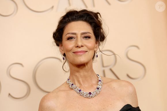 Oscar 2026: Maria Fernanda Cândido escolheu make com olhos esfumados em marrom e valorizou beleza